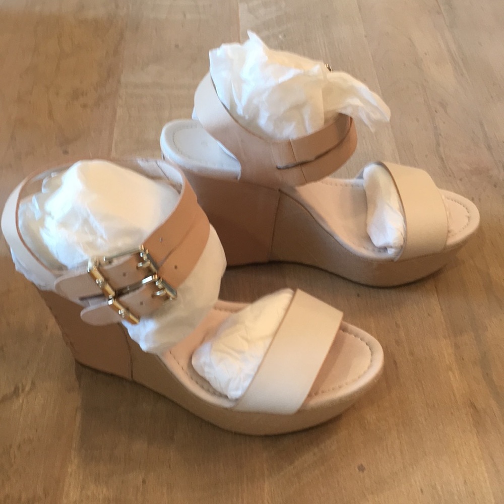 *SOLD* Elliott Lucca Wedges - Picture 4 of 6